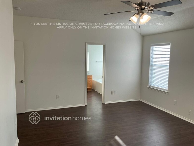 Building Photo - 2817 Goldfinch Dr