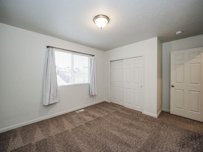 Building Photo - Cute single family home in Saratoga Springs