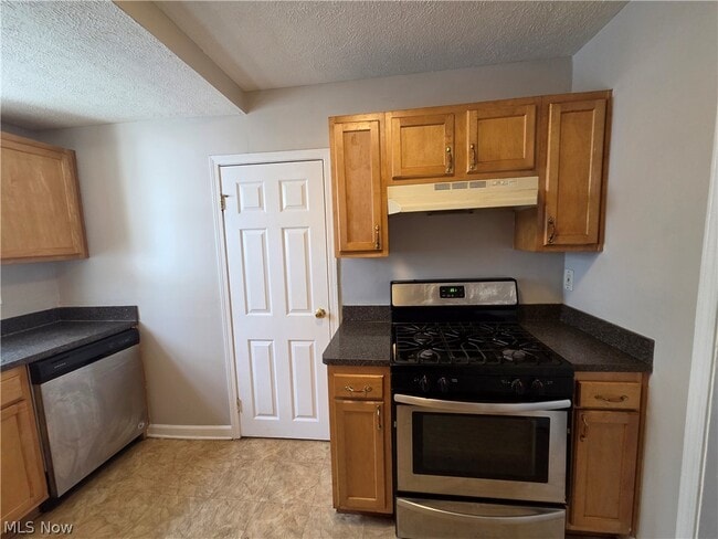 Building Photo - 3757 Grosvenor Rd