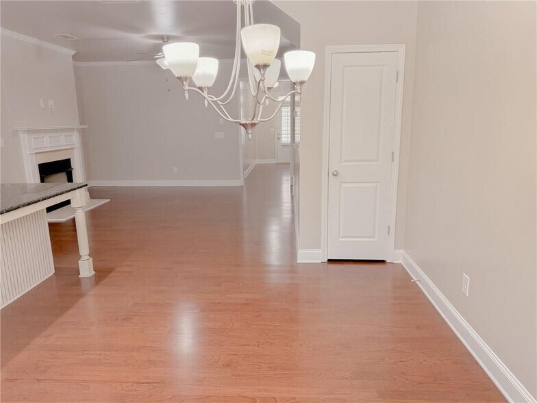 Building Photo - 786 Garbrooke Dr