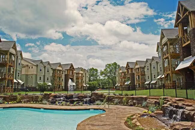 Pool View - 203 Kelly Rd