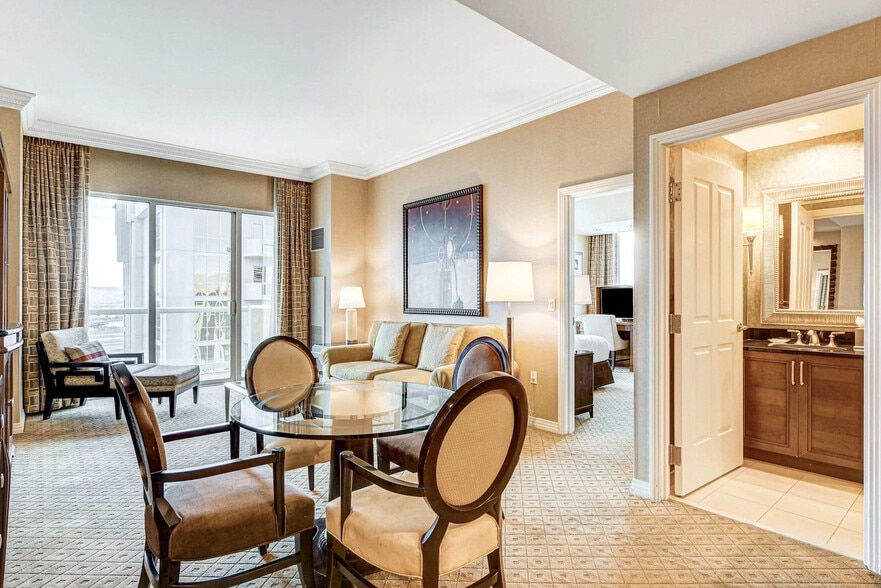 Building Photo - 135 E Harmon Ave