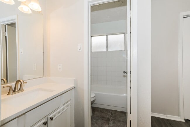 Building Photo - 7318 Sunlight Ln