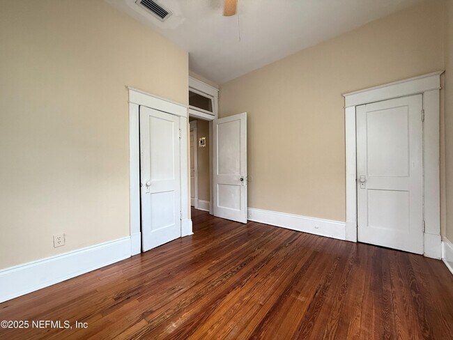 Building Photo - 2245 Myra St