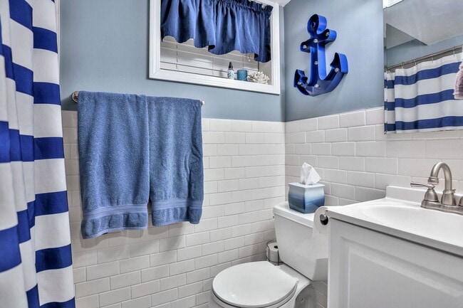 Building Photo - 16624 Elm Dr