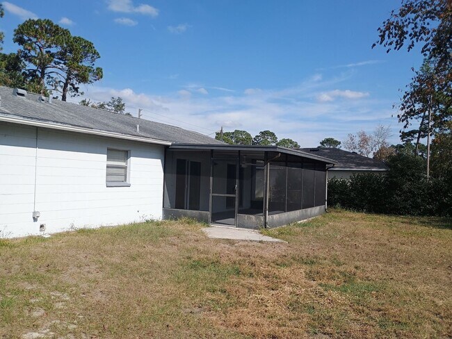 Building Photo - Charming two bedroom two bath one car garage