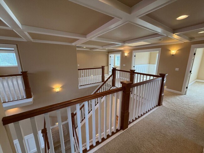 Building Photo - Stunning large 3 bedroom plus bonus rooms ...