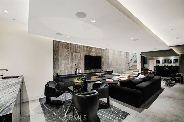 Building Photo - 121 25th St