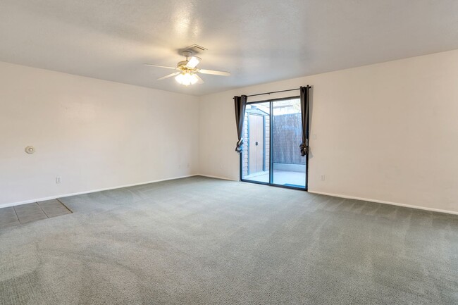Building Photo - Inviting 2 Bedroom, 1 Bath with Fenced Patio