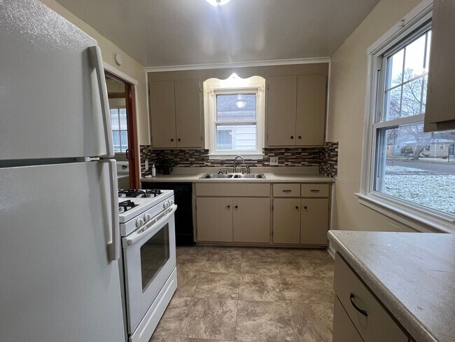Building Photo - Charming Updated Cape Cod with several amenities!