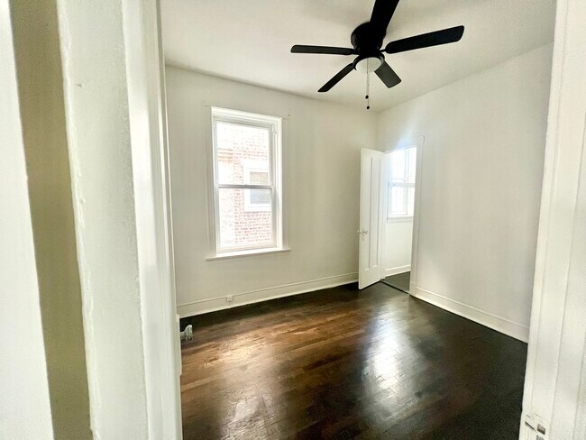 Building Photo - 4143 N McVicker Ave