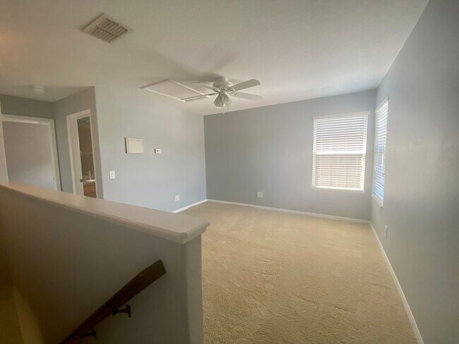 Building Photo - 5 BEDROOM HOUSE WITH PRIVATE POOL AND LAKE...