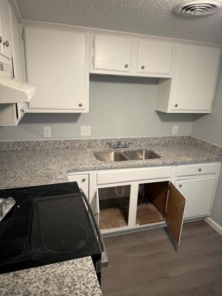 Building Photo - 824 Tanner St