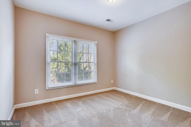 Building Photo - 707 Hawkins Way