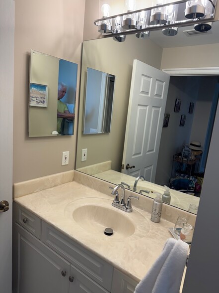 Guest Bathroom - 10550 Amiata Way