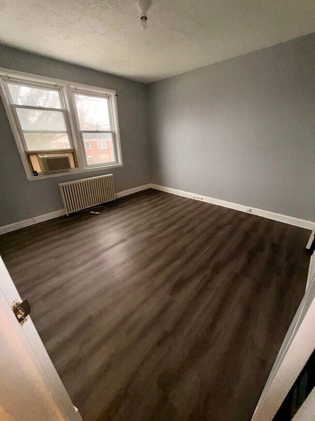 Building Photo - 4002 Edgewood Rd