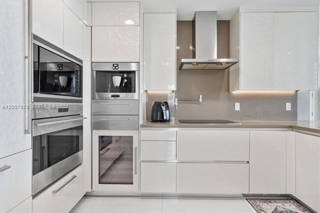 Building Photo - 17475 Collins Ave