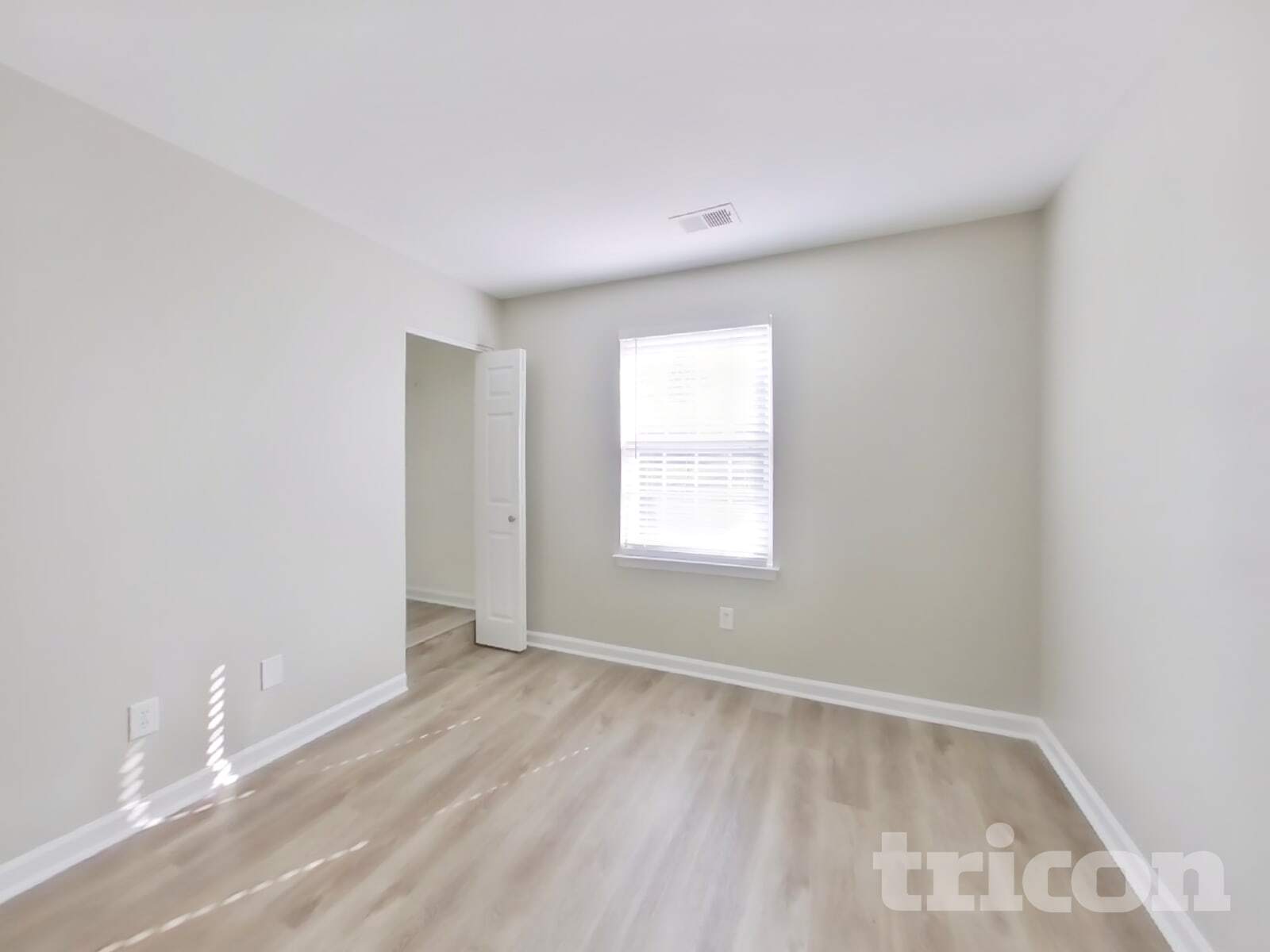 Building Photo - 2536 Bayview Dr