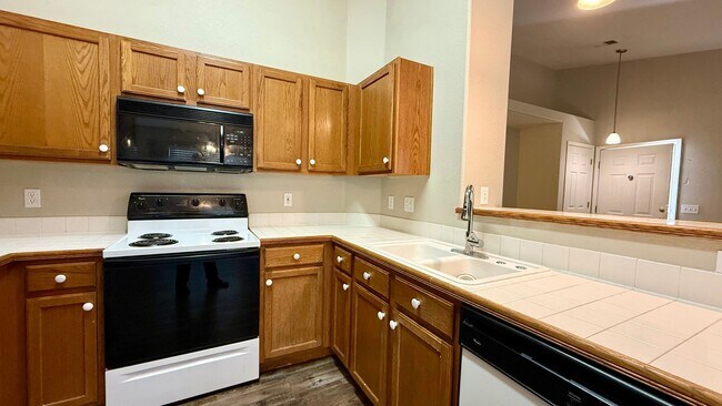 Building Photo - Upper-level condo $400 OFF FIRST MONTH!