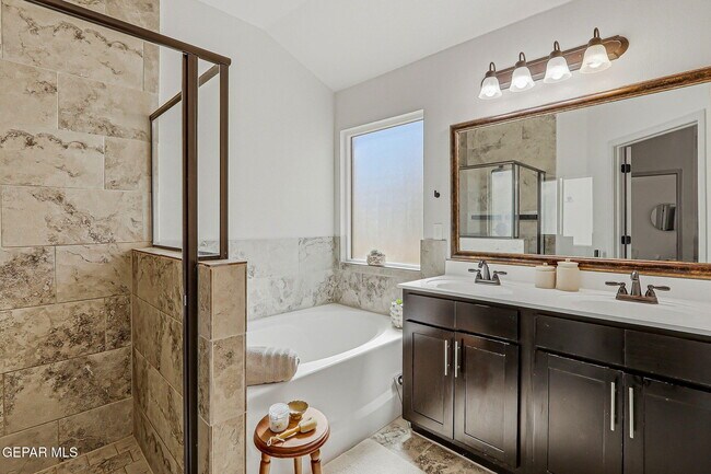 Building Photo - 14905 Tierra Escape Ave