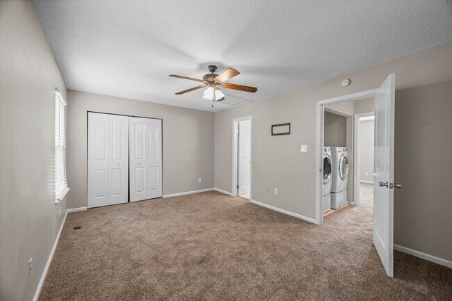 Building Photo - 2 Bed | 1.5 Bath | Private Backyard | Prim...