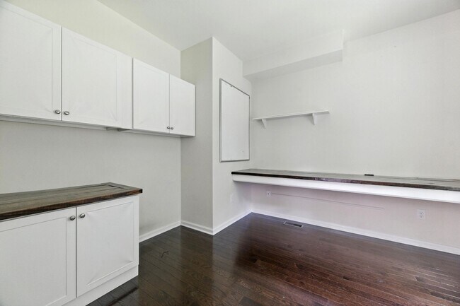 Building Photo - 8120 Fairmont Dr