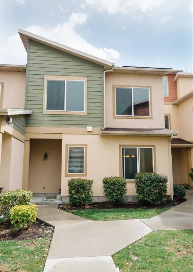 Building Photo - 3 Bed/2 Bathroom house in South Jordan