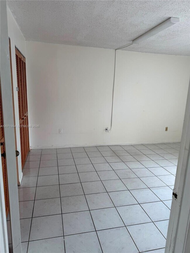 Building Photo - 9015 SW 125th Ave