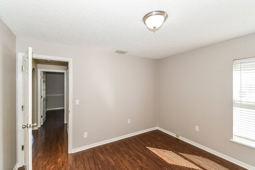 Building Photo - 9166 Upstream Ct