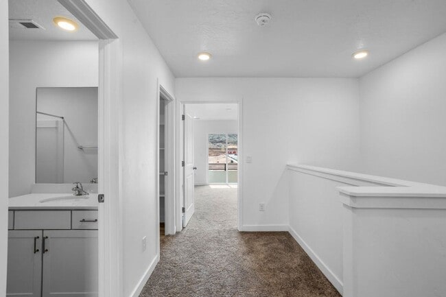 Building Photo - BRAND NEW! 3 Bedroom townhome in Long Valley!