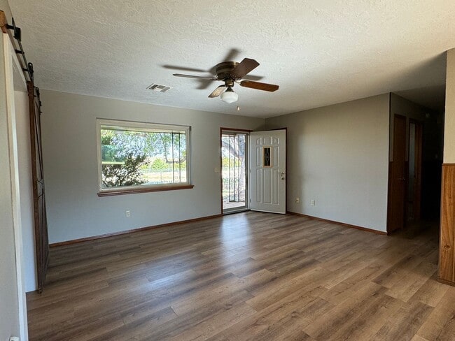 Building Photo - Single Family home