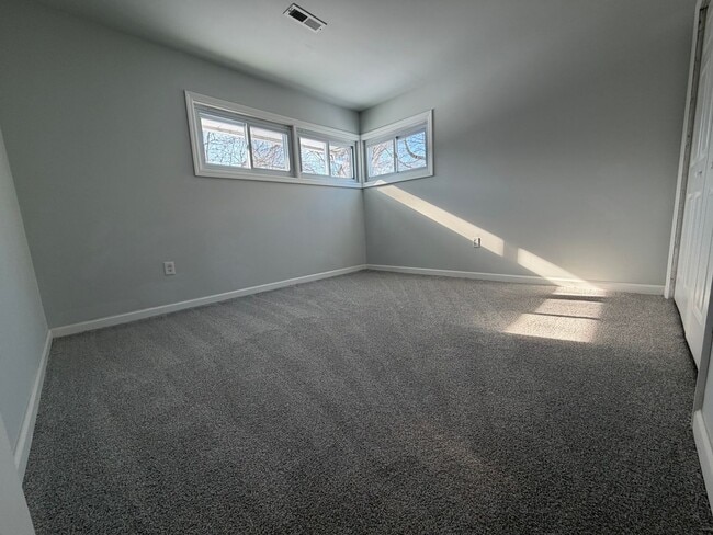 Building Photo - Fantastic 4 Bedroom 2 Bath Expanded Home