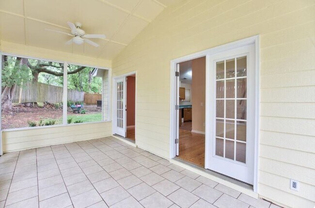 Building Photo - Beautiful 3x2 Home
