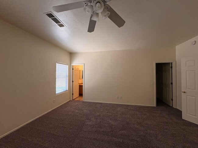 Building Photo - 3 Bed 2 Bath Gated Home On Grant & Silverbell With Community Pool