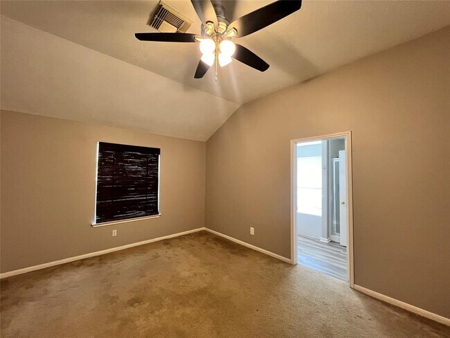 Building Photo - 2427 Halstead Dr