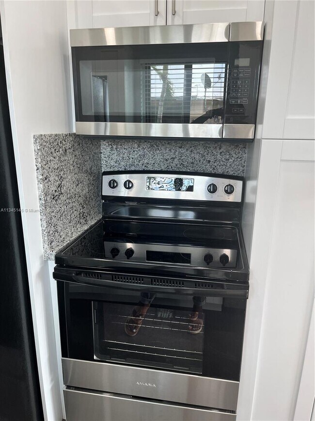 Building Photo - 11535 SW 139th Ter