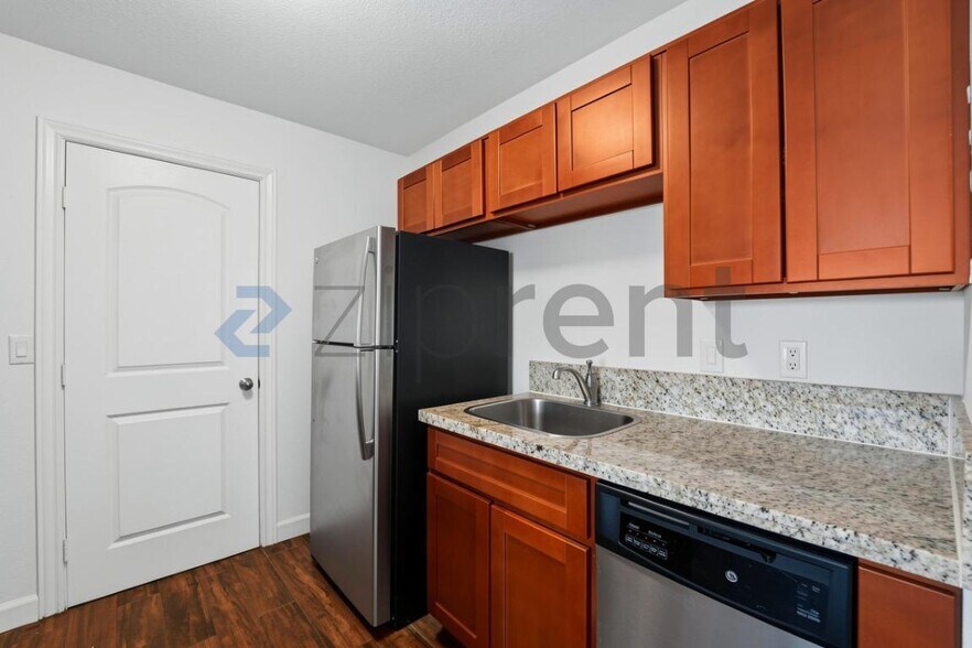 Building Photo - Unit B206