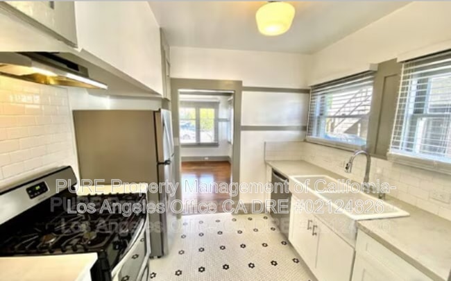 Building Photo - 1734 Cabrillo Ave