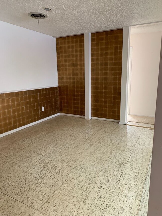 Primary Photo - 1640 Courtland Cir