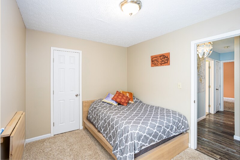 Building Photo - 2419 Sanford Dr