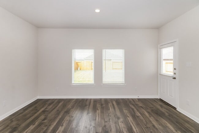 Building Photo - 413 Polly Grv Dr