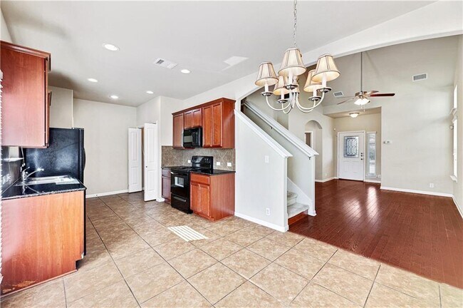 Building Photo - 930 Alamo Plaza Dr