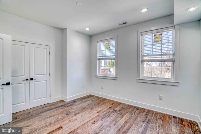 Building Photo - 2832 Edgemont St