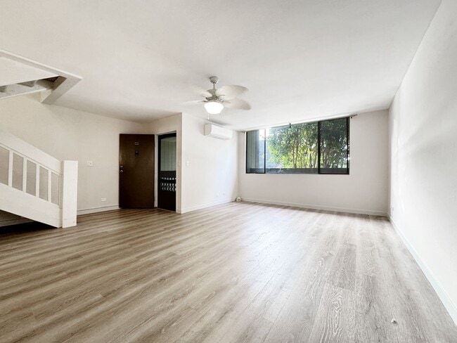 Building Photo - Pet Friendly Hawaii Kai Townhouse with A/C