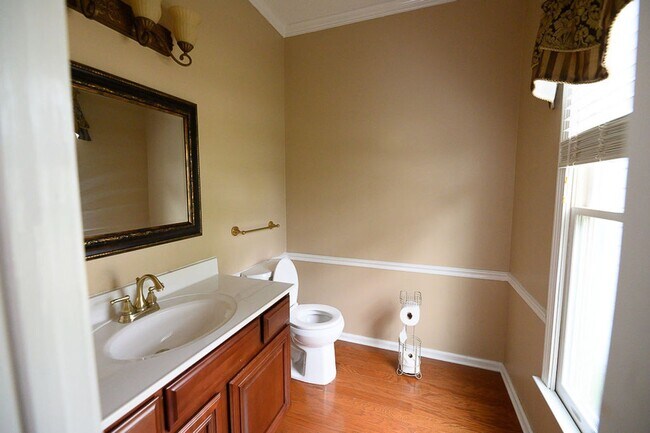 Building Photo - Wonderful and Spacious 3 bedroom home 2.5 bath in High Point with 2 car garage and large fenced-i...