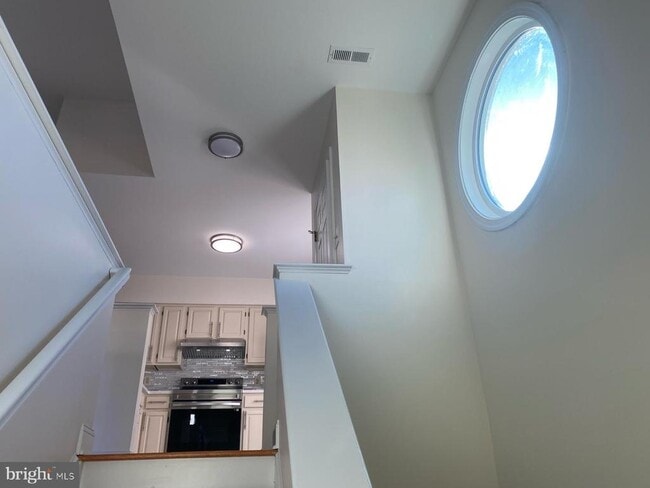 Building Photo - 9470 Scarlet Oak Dr