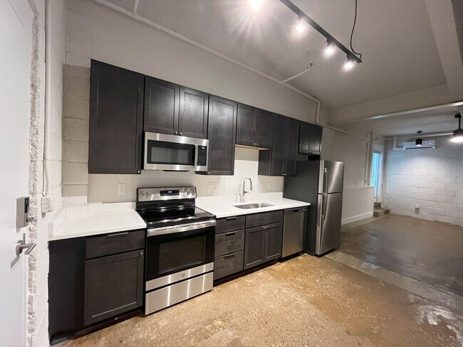 Building Photo - White Star Flats