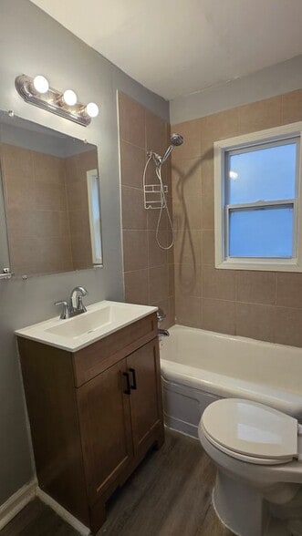 Building Photo - 7542 Meadow Ave