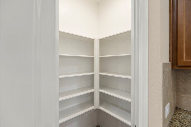 Building Photo - 15714 Highlands Cove Dr