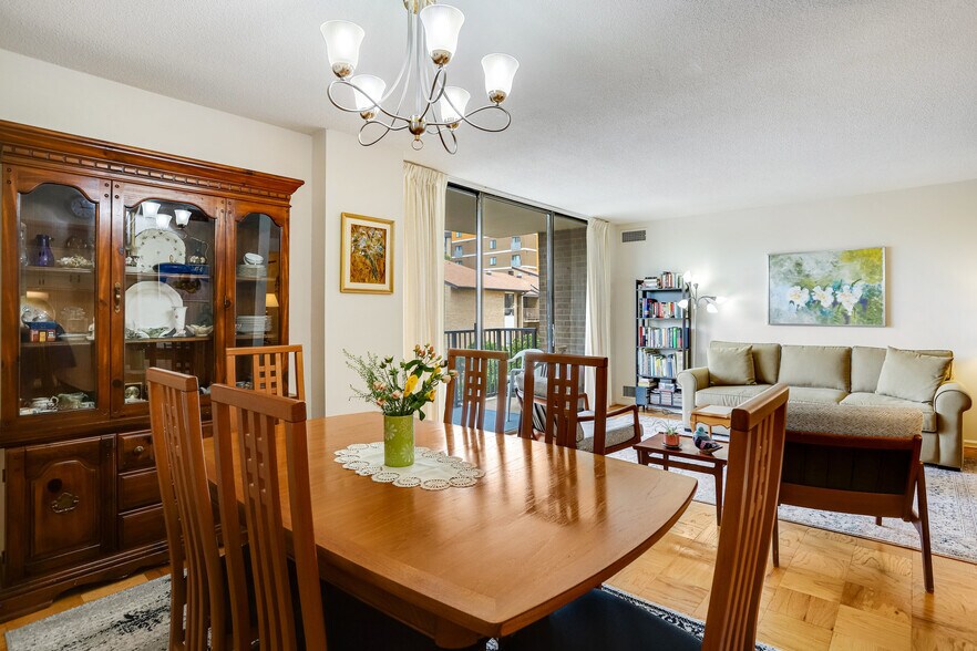 Separate dining area - 118 Monroe St